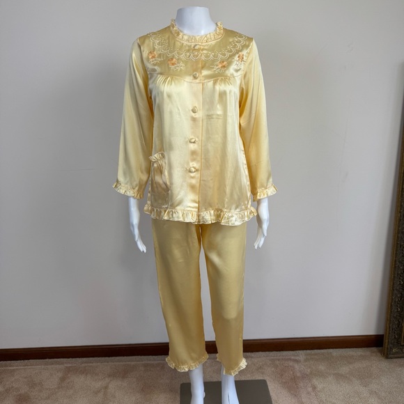 Vintage 100% Mulberry Silk Pajama Set Yellow Floral Embroidered - Picture 3 of 17